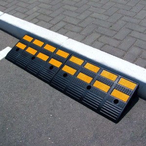 (obrázek pro) Pryžový nájezd na obrubník, výška 150 mm